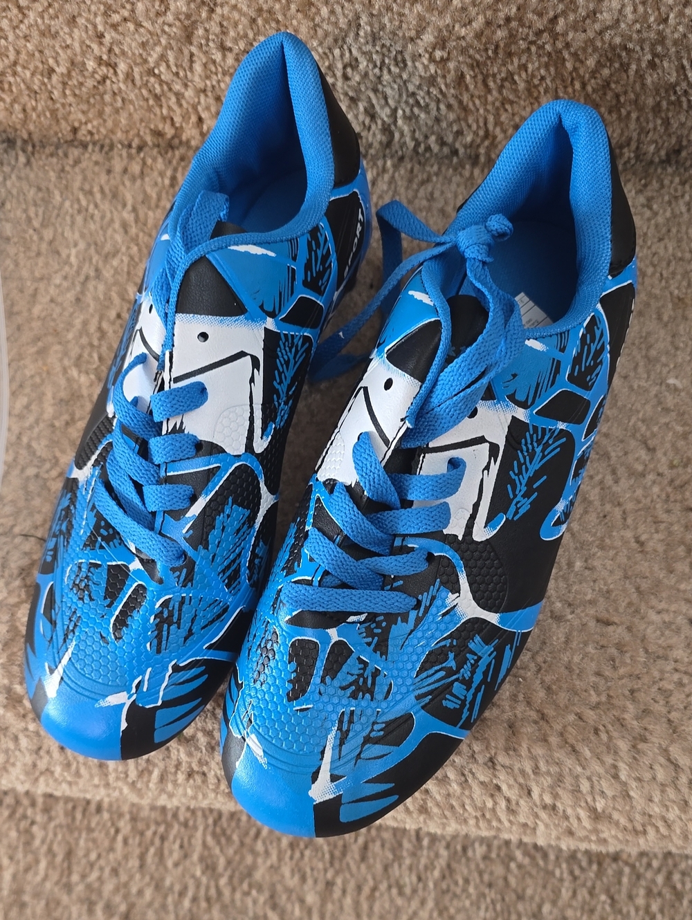 Kids Athletic Soccer Lace-Up Cleats  in Blue, White and Black Size 8.5